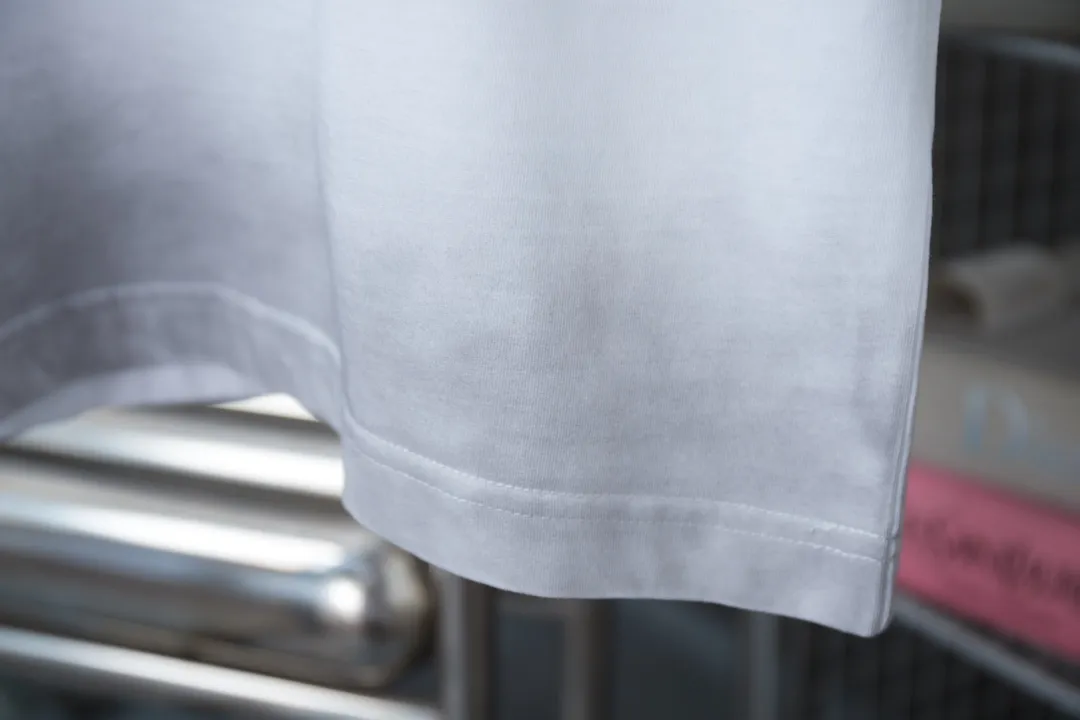 🅿️200 Ch*ome Hearte 25SS early spring new style, Croix heart logo printed short sleeves, light luxury, a must-have item for daily commuting for men and women, correct version, welcome to compare, detailed features · 320g 100% pure cotton double yarn jersey fabric · Custom dyed in the same vat, special thickened 32 count double-strand 1X1 thread · Digital direct printing ➕ Three-dimensional thick letter logo · Ready-to-wear dyeing Then do the faded fried snowflake process, then wash it to make it look old · General washing to improve the effect · Double needle stitching and cross-stitch process · Original main mark, washed tag, brand moisture-proof paper packaging Color: black/white Size: S/M/L/XL